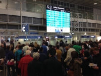 2014-11-14-münchen-flughafen-anstellen-passkontrolle-2