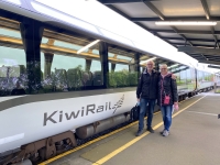 2023-11-06-Zugfahrt-Trans-Alpin-mit-dem-Kiwi-Rail-Abfahrt-in-Christchurch