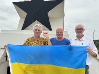 2024-04-03-Accra-Unabhängigkeitsplatz-NÖ-Fahne