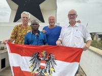 2024-04-03-Accra-Unabhängigkeitsplatz-Österreich-Fahne