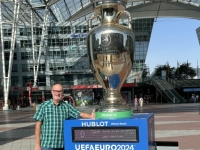 München-Flughafen-Werbung-Fussball-EM-in-Deutschland