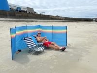 2024-07-01-Guernsey-Relaxen-am-Pembroke-Beach