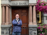 2024-07-01-Guernsey-St-Peter-Port-Old-Bank-Old-Man