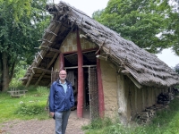 2024-07-05-Jersey-Grabhügel-La-Houge-nachgebautes-Langhaus