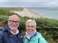 2024-07-03-Insel-Herm-Blick-von-oben-auf-den-Shell-Beach