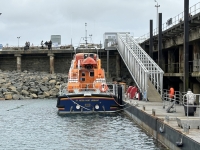 2024-07-03-Insel-Herm-Ebbe-bei-der-Abfahrt-in-St-Peter-Port