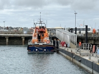 2024-07-03-Insel-Herm-Flut-bei-der-Ankunft-in-St-Peter-Port