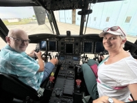 2024-08-01-Airbase-Ansbach-Hubschrauber-Chinook-CH47-Cockpit-mit-Jutta