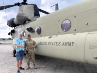 2024-08-01-Airbase-Ansbach-Hubschrauber-Chinook-CH47-mit-Pilot-Hr-Perez