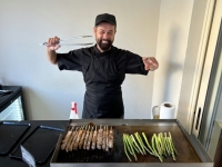 Grillmeister beim 1. Abendessen