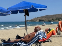 2024-08-08-Taverna-Beach-in-Rethymnon-Einbalsamierte